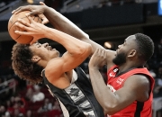 米兰体育入口-马刺不敌尼克斯遭遇两连败