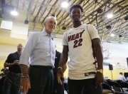 米兰体育官网-热火横扫骑士取得4连胜，巴特勒全场38