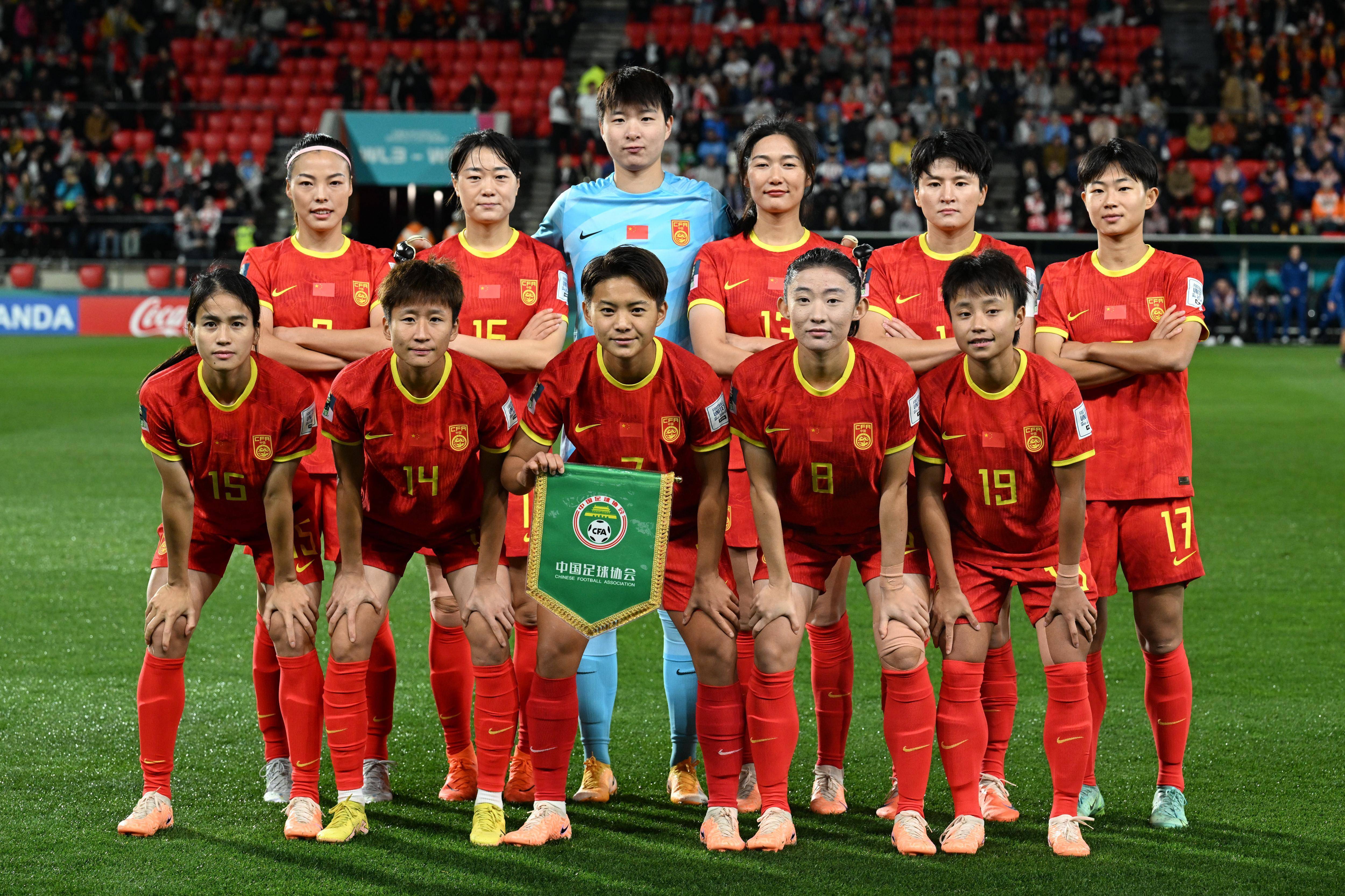 中国国家女足队员们在比赛中集体奋发精神