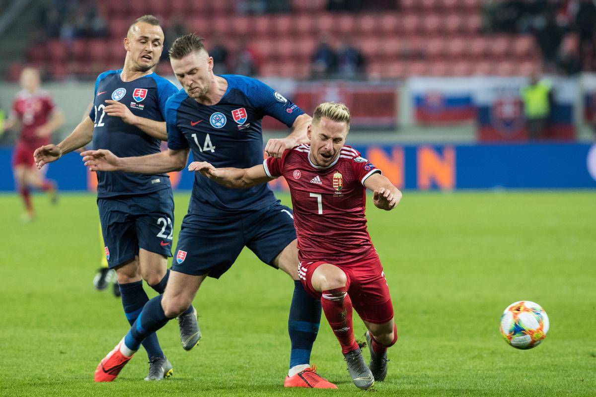 捷克对阵斯洛伐克展开激烈角逐 捷克对阵斯洛伐克展开激烈角逐