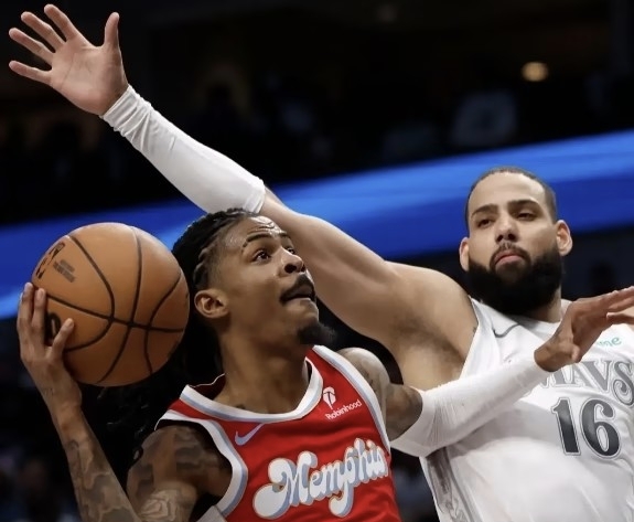 灰熊惊险击败独行侠,约翰逊致胜关键球! 灰熊惊险击败独行侠,约翰逊致胜关键球!