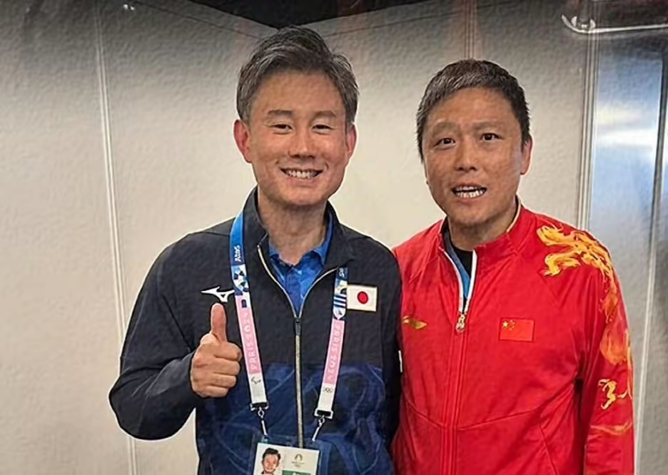 主教练战术智慧过人,球队战胜老对手继续领跑 主教练战术智慧过人,球队战胜老对手继续领跑