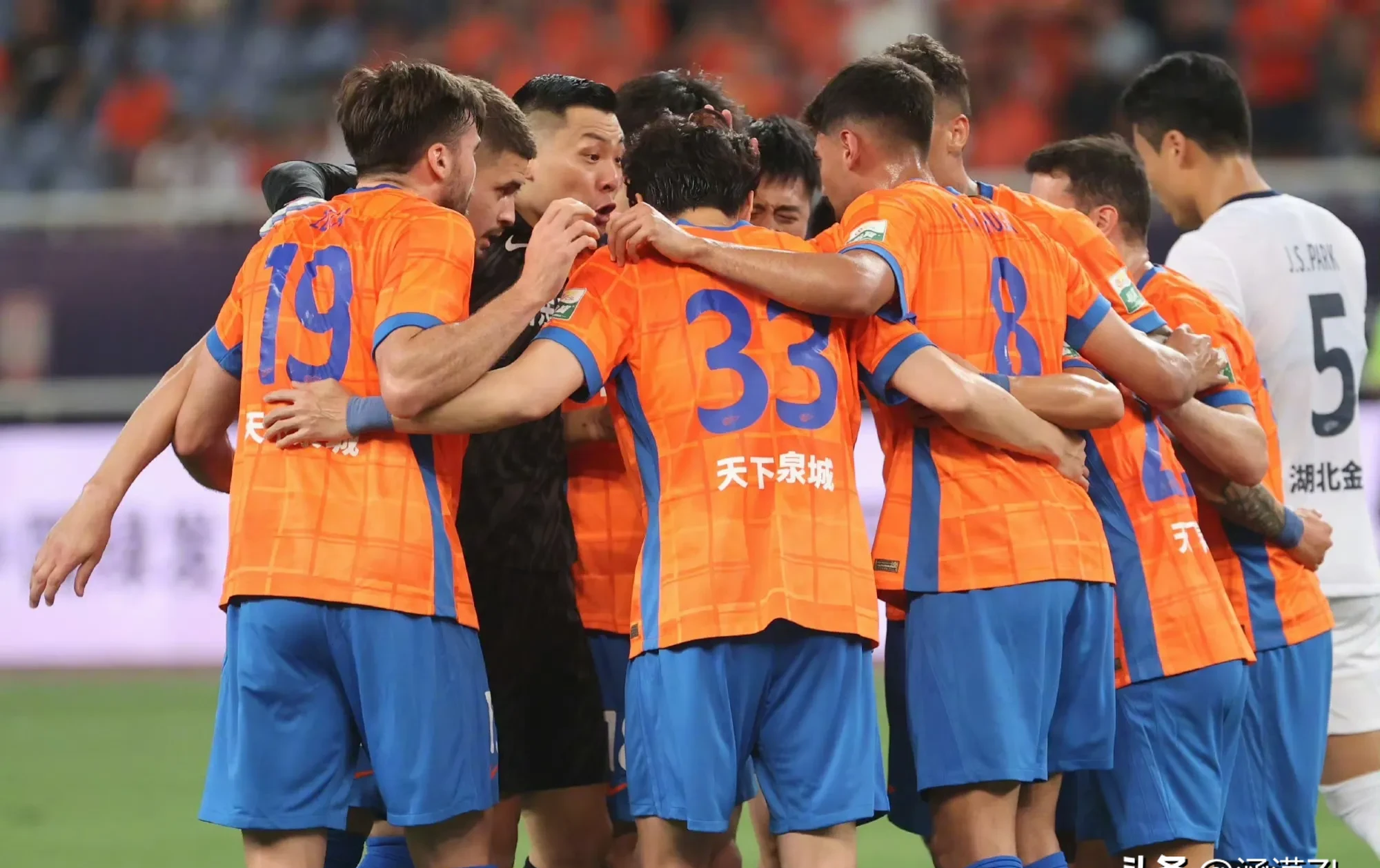 高强度比赛带来无限悬念球迷期待不已