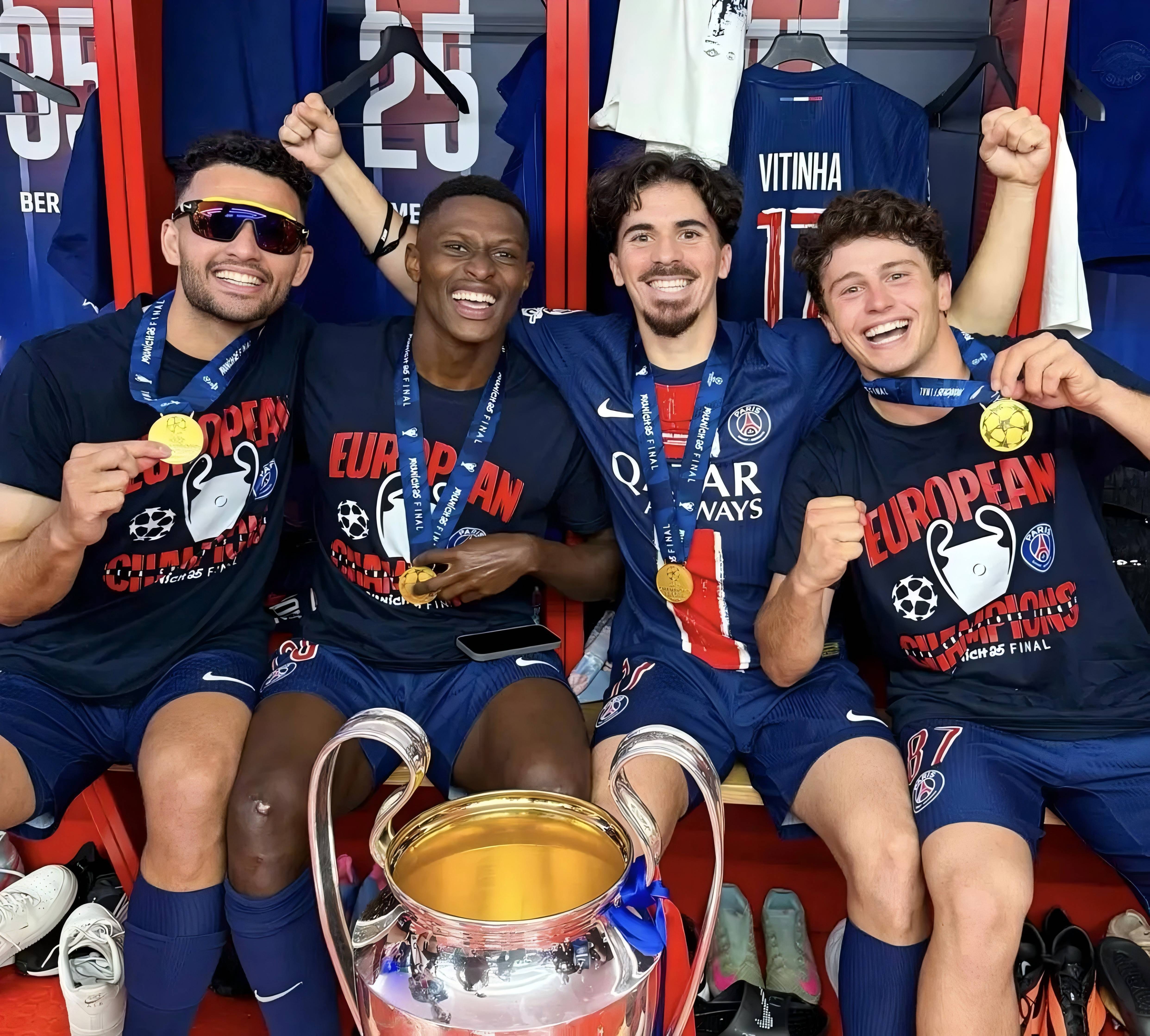 纷争不断!球场上的硝烟弥漫,胜者将闻名足坛 纷争不断!球场上的硝烟弥漫,胜者将闻名足坛