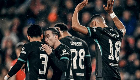 纷争不断!球场上的硝烟弥漫,胜者将闻名足坛 纷争不断!球场上的硝烟弥漫,胜者将闻名足坛