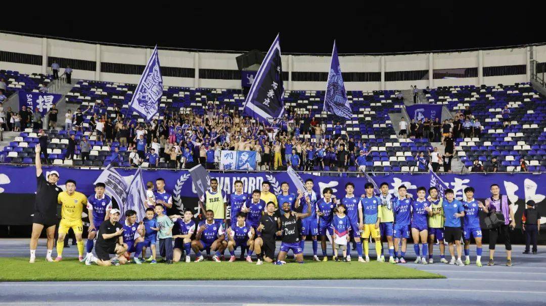 关于主场气氛火爆,球队士气大振的信息 关于主场气氛火爆,球队士气大振的信息