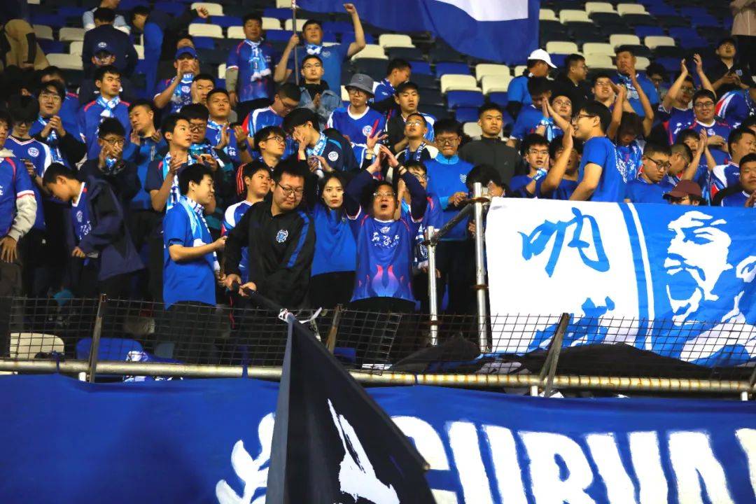 关于主场气氛火爆,球队士气大振的信息 关于主场气氛火爆,球队士气大振的信息