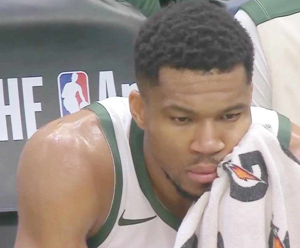 雄鹿惨败雄火,字母哥状态低迷 雄鹿惨败雄火,字母哥状态低迷