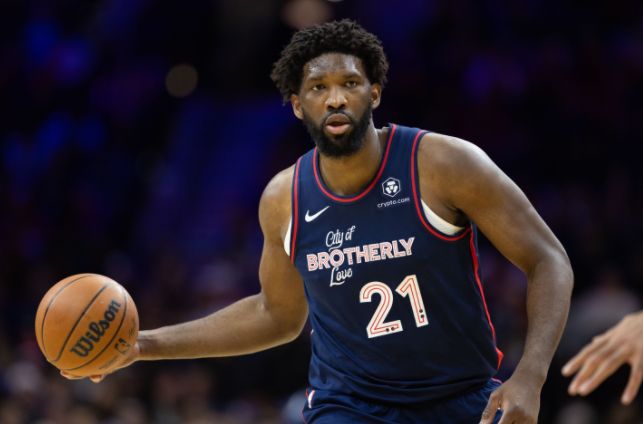 76人轻松击败独行侠,继续领跑东部 76人轻松击败独行侠,继续领跑东部