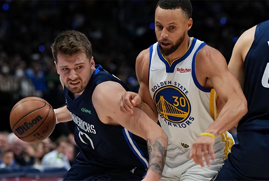 独行侠擒勇士,东契奇砍下35分。 独行侠擒勇士,东契奇砍下35分。