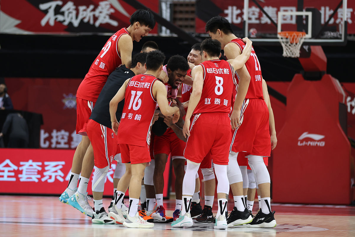 火箭战胜铁人三叉戟，取得重要胜利