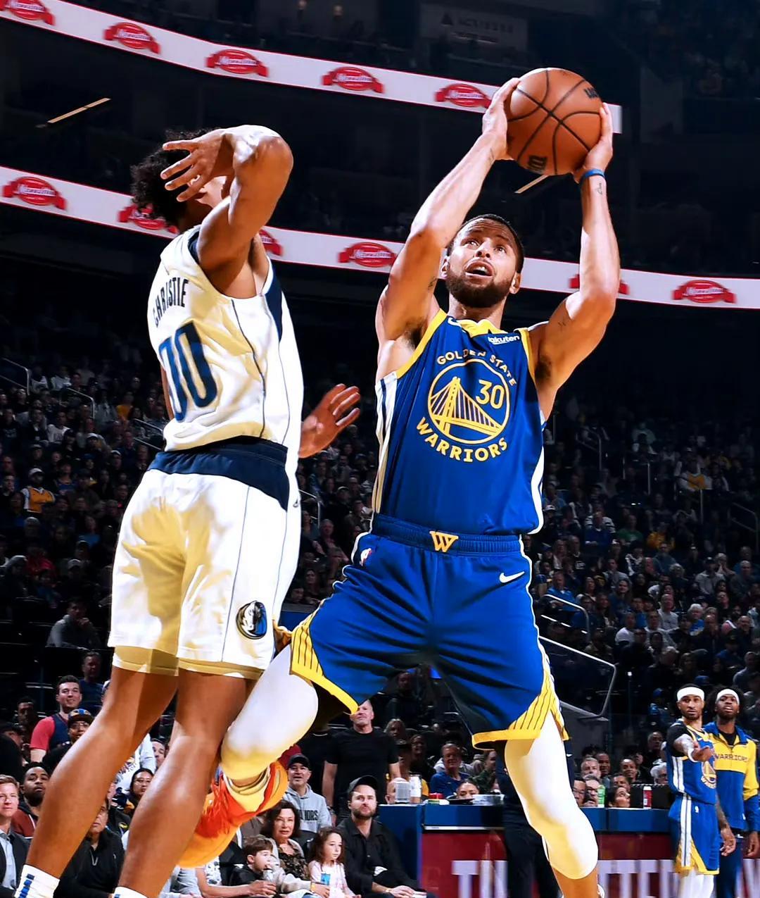 勇士再胜独行侠,库里数据全面 勇士再胜独行侠,库里数据全面