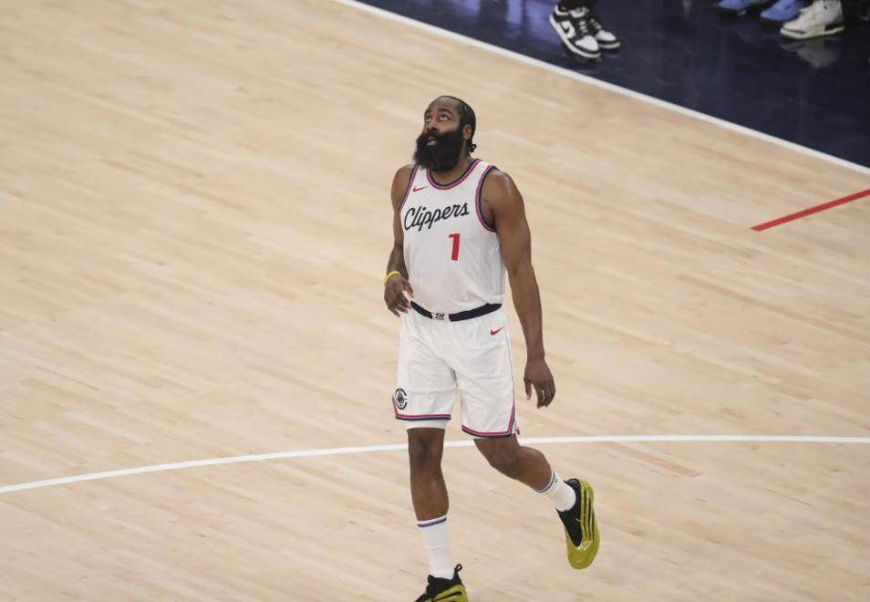 猛龙击败鹈鹕,伦纳德表现出色 猛龙击败鹈鹕,伦纳德表现出色