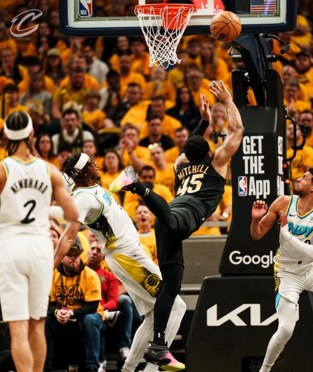 爵士力克活塞,米切尔砍下25分 爵士力克活塞,米切尔砍下25分