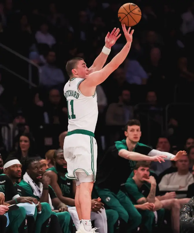 三巨头联手砍63分!凯尔特人轻松战胜雄鹿 三巨头联手砍63分!凯尔特人轻松战胜雄鹿