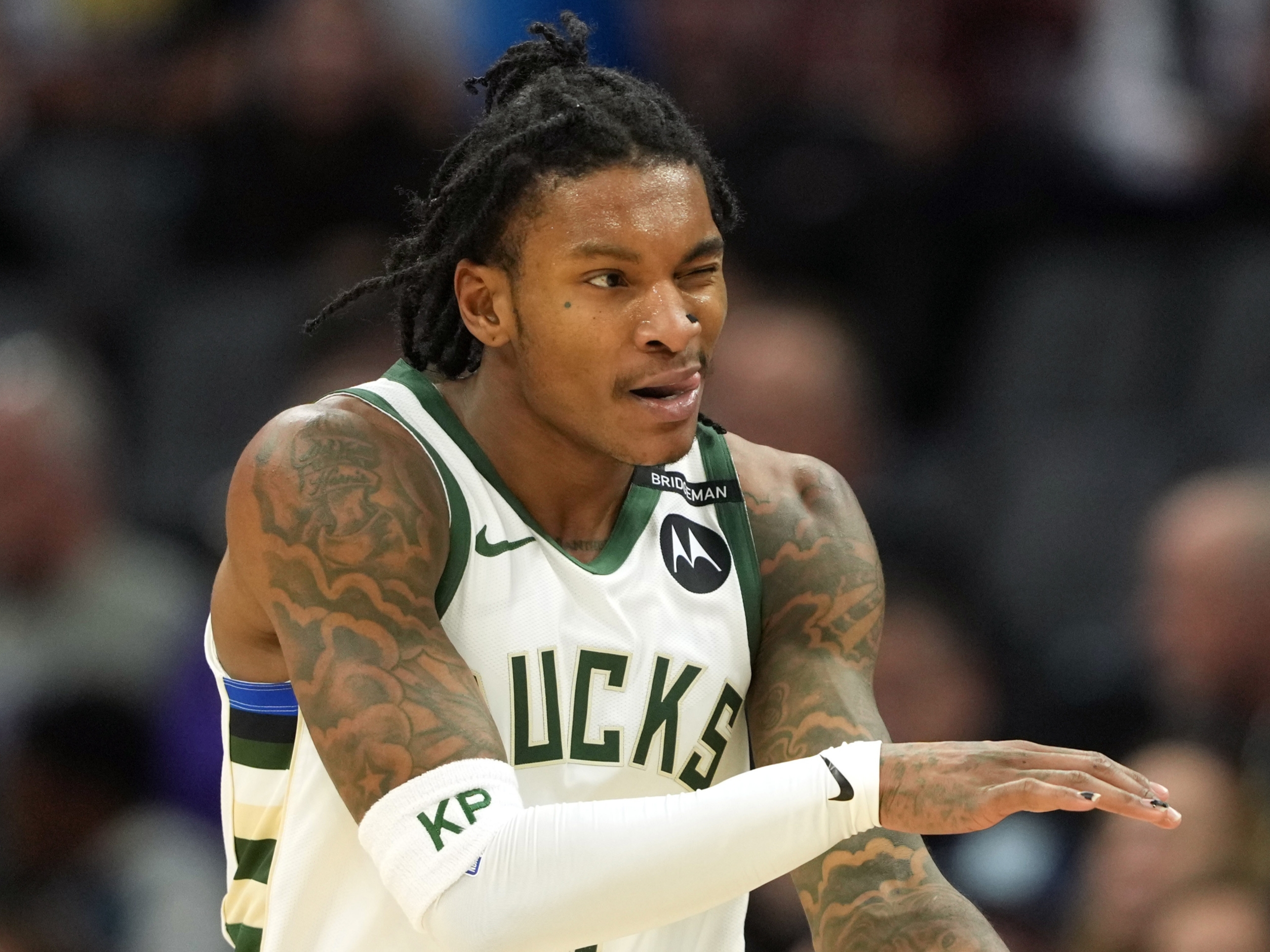 老鹰主场击败雄鹿迎来三连胜