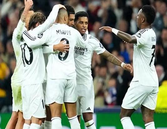 皇马主场大胜巴拉多利德,继续领跑西甲积分榜 皇马主场大胜巴拉多利德,继续领跑西甲积分榜