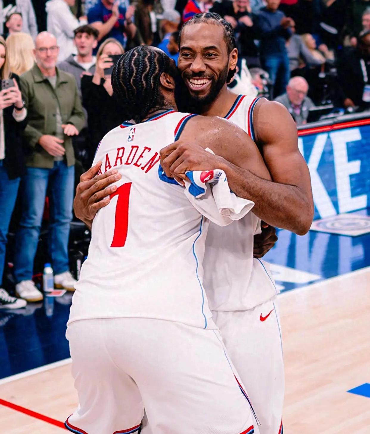 快船擒下尼克斯,迎来三连胜 快船擒下尼克斯,迎来三连胜