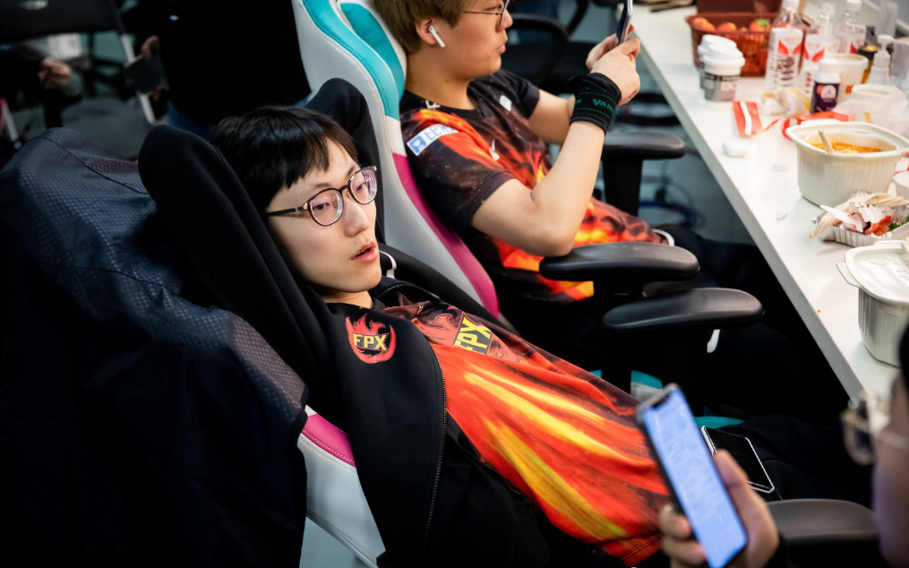 FLY轻取EG,Viper关键团战开团秒人焦点之战淘汰赛,技惊四座 FLY轻取EG,Viper关键团战开团秒人焦点之战淘汰赛,技惊四座